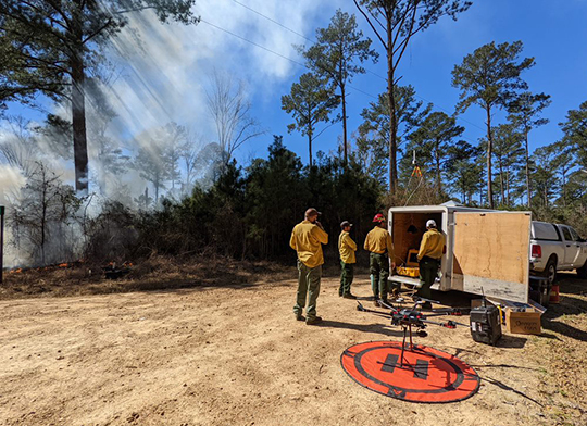 Wildland firefighting personnel setting up a UASP-kit during a training exercise